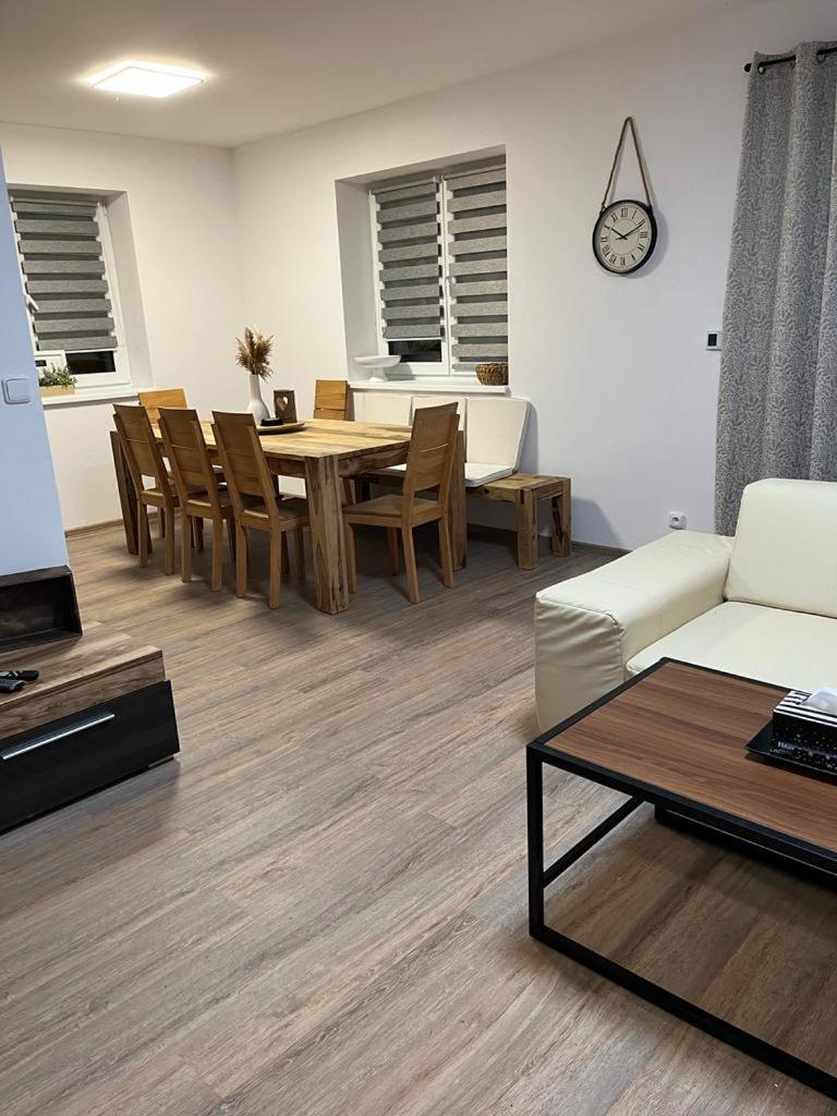 Apartmany Tobias Besiny Eksteriør bilde